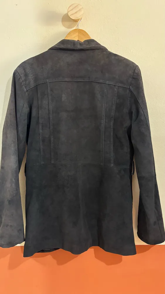 Blazer de couro acinturado estilo trench curto tamanho G