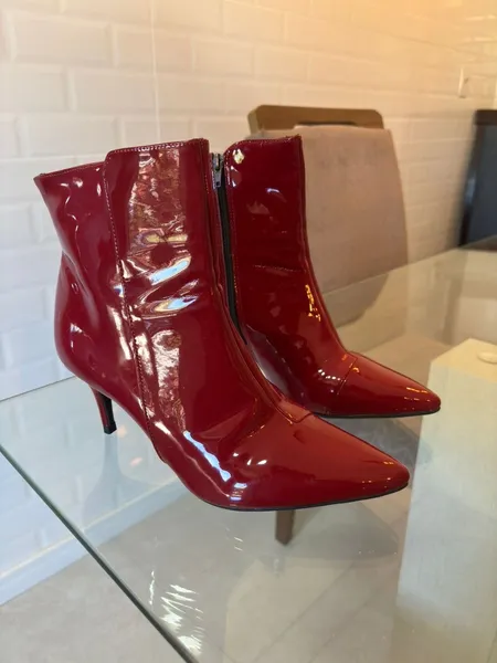 bota vermelha de verniz 38