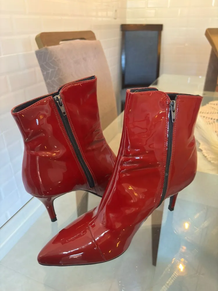 bota vermelha de verniz 38