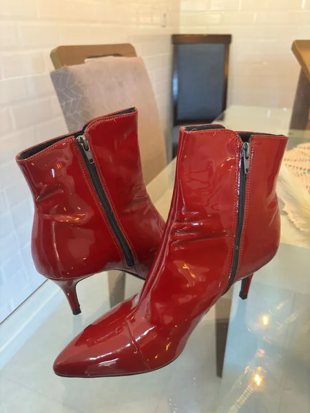 bota vermelha de verniz 38