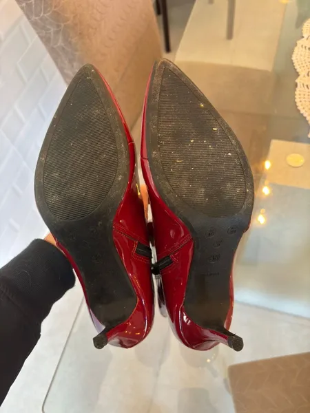 bota vermelha de verniz 38