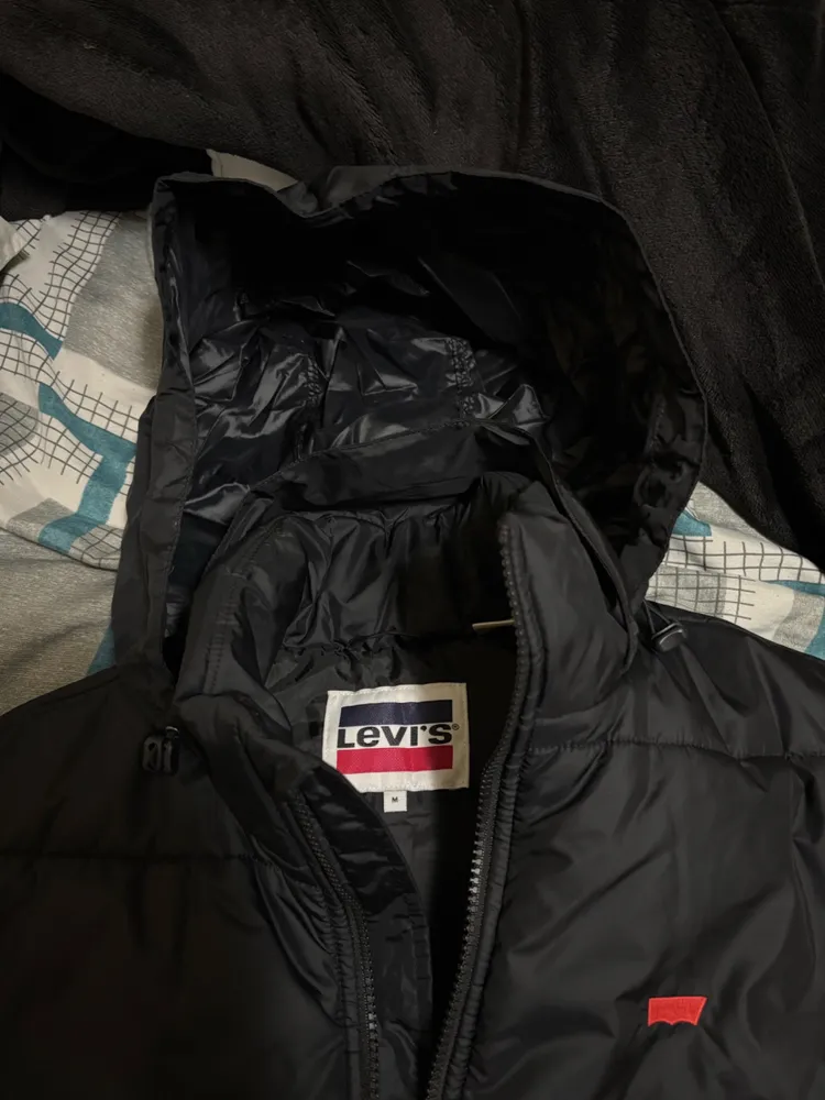 colete puffer levis preto unissex