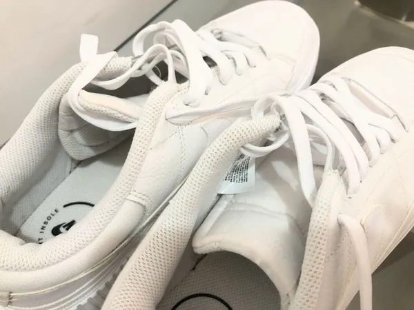 tênis nike branco