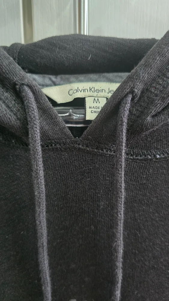 Moleton Calvin Klein M preto com touca