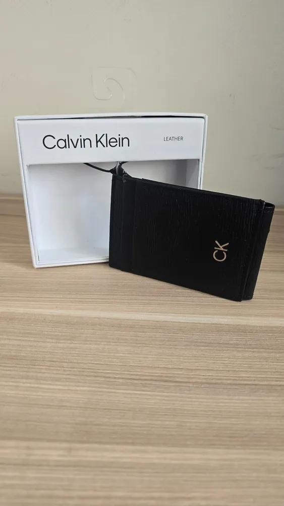 carteira calvin klein preta unissex
