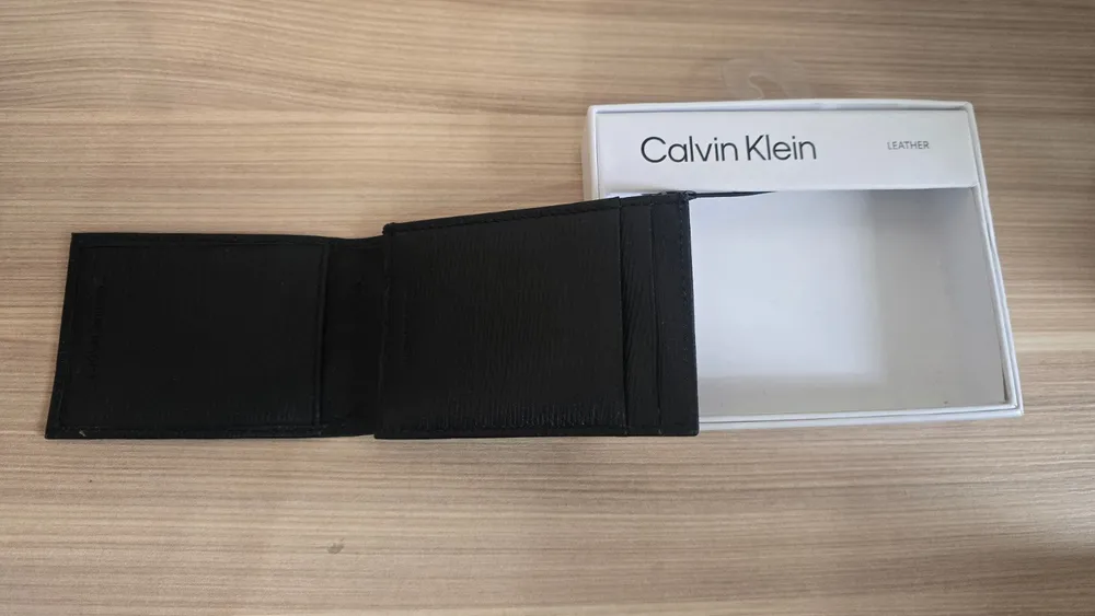 carteira calvin klein preta unissex
