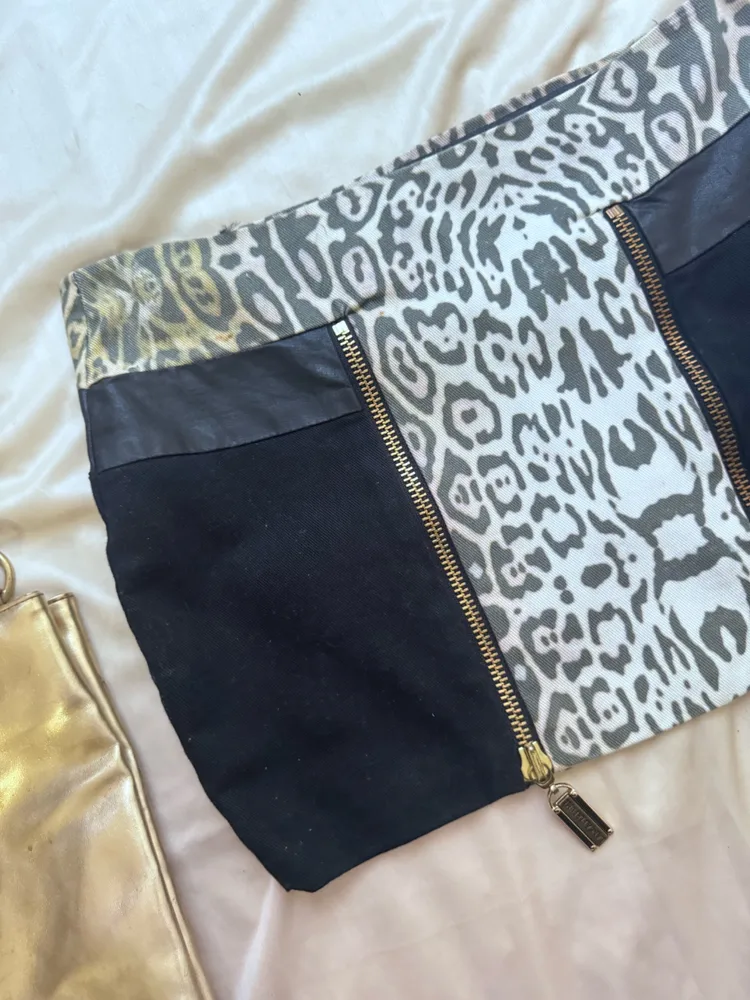 minissaia lanca perfume anos 2000 y2k animal print