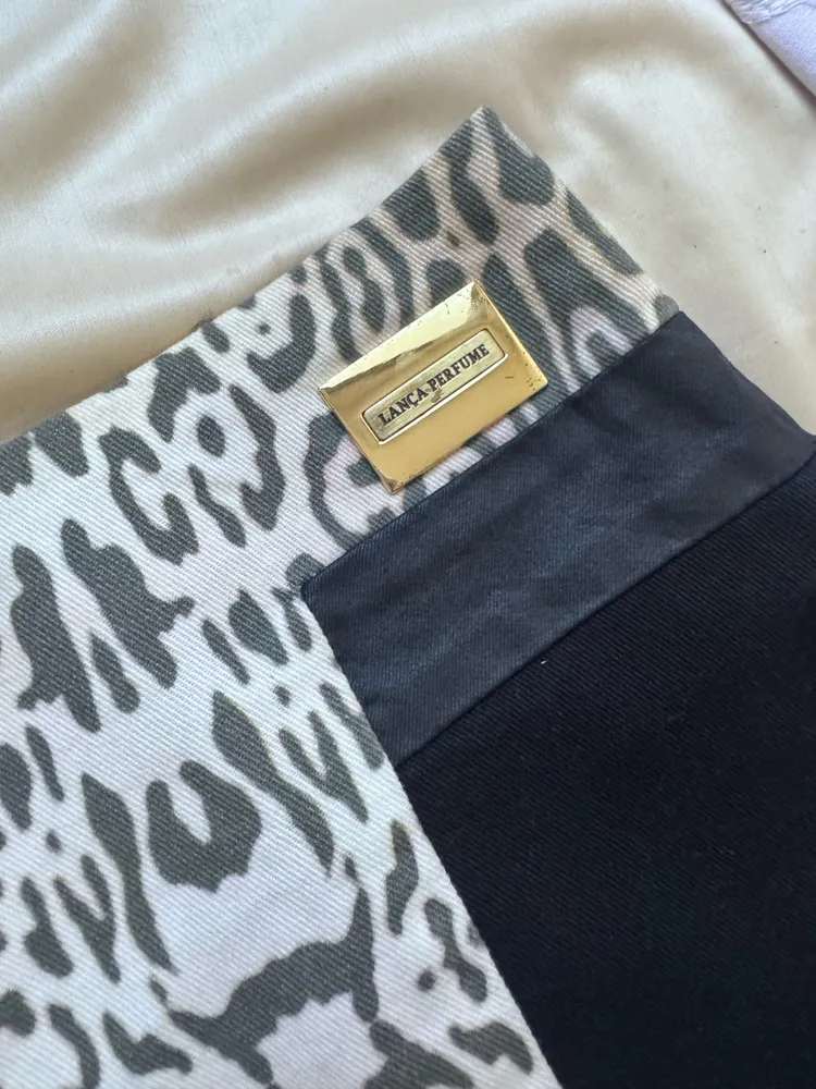 minissaia lanca perfume anos 2000 y2k animal print