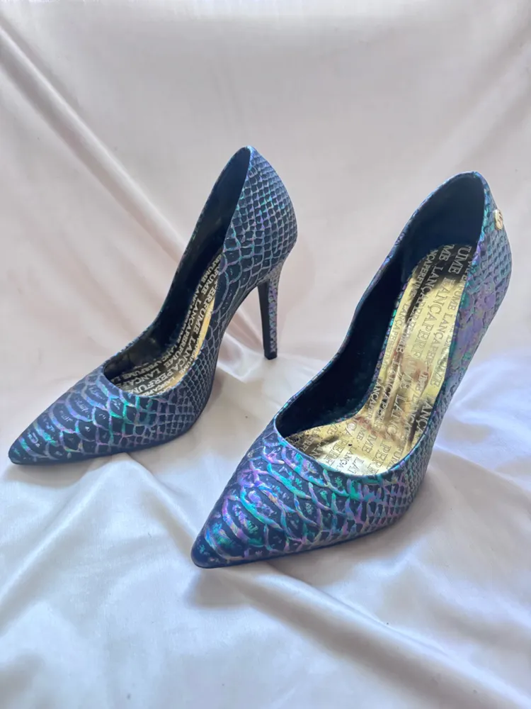scarpin piton holografico lanca perfume