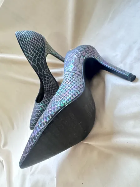 scarpin piton holografico lanca perfume