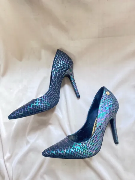 scarpin piton holografico lanca perfume