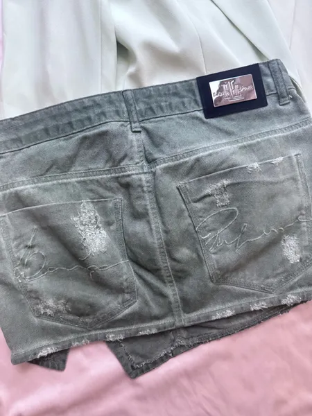 minissaia anos 00 y2k lanca perfume jeans