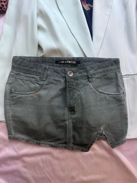 minissaia anos 00 y2k lanca perfume jeans