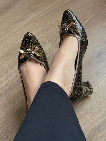 scarpin salto bloco vintage animal print