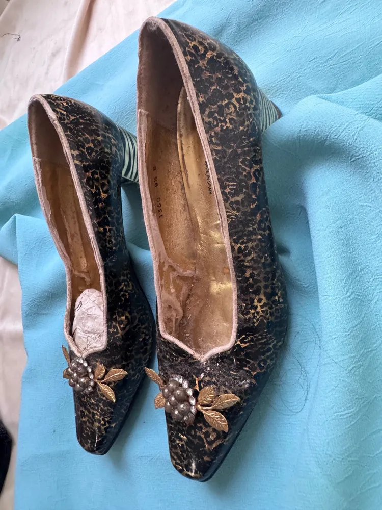 scarpin salto bloco vintage animal print