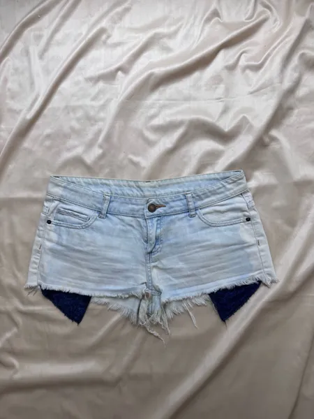 short jeans cintura baixa claro y2k