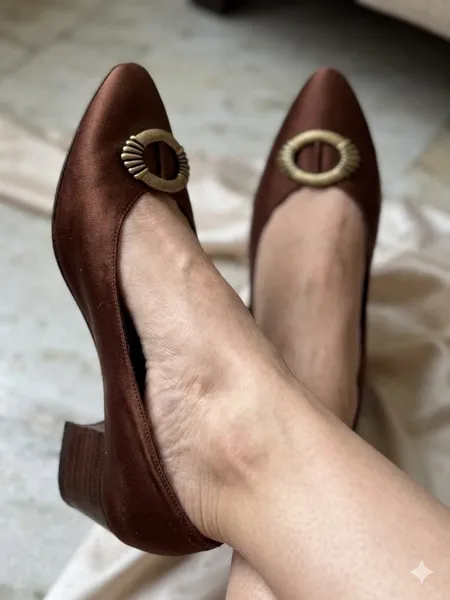 sapato fivela dourada vintage marrom acobreado