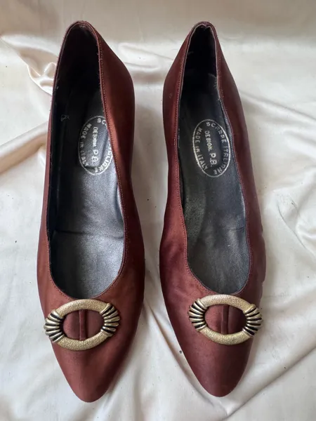 sapato fivela dourada vintage marrom acobreado