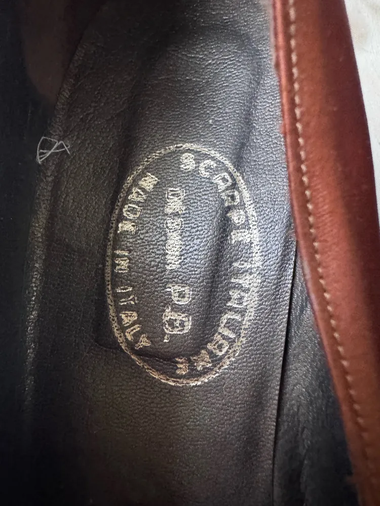 sapato fivela dourada vintage marrom acobreado