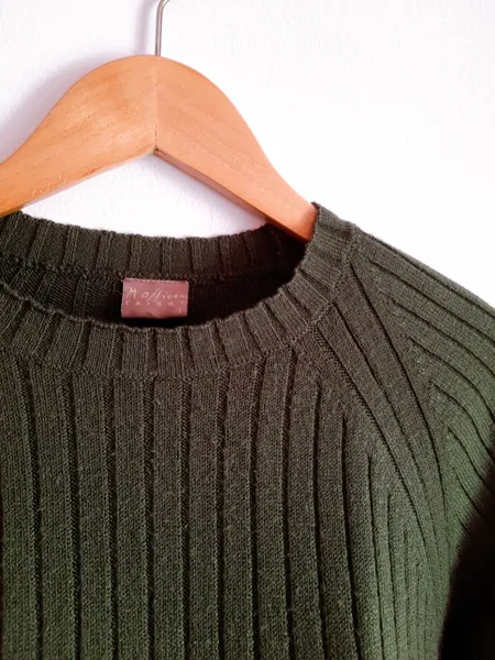 suéter de tricô masculino verde militar