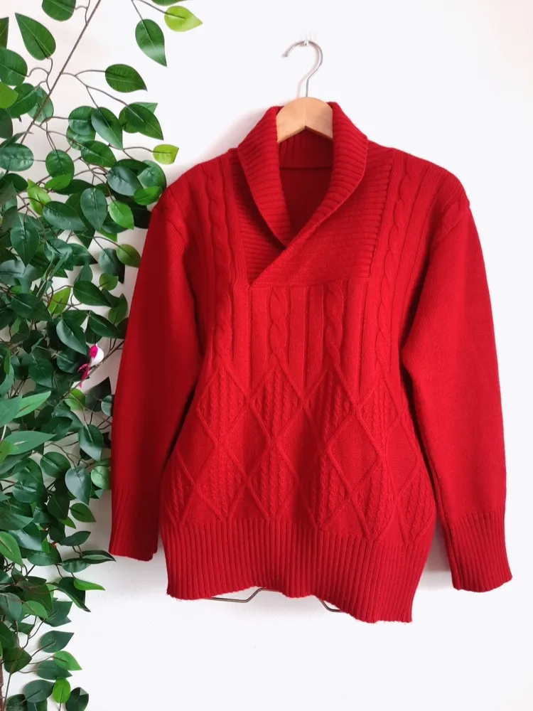 suéter de tricô trabalhado vermelho
