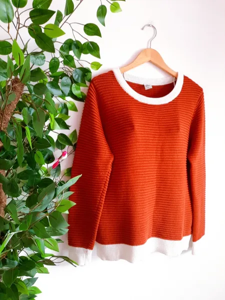 suéter de tricô laranja com branco hering