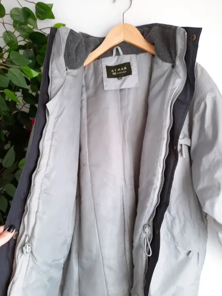 casaco puffer acolchoado cinza com capuz