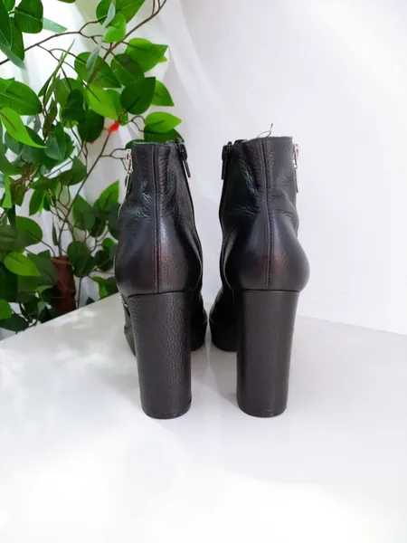 bota couro legítimo preta arezzo