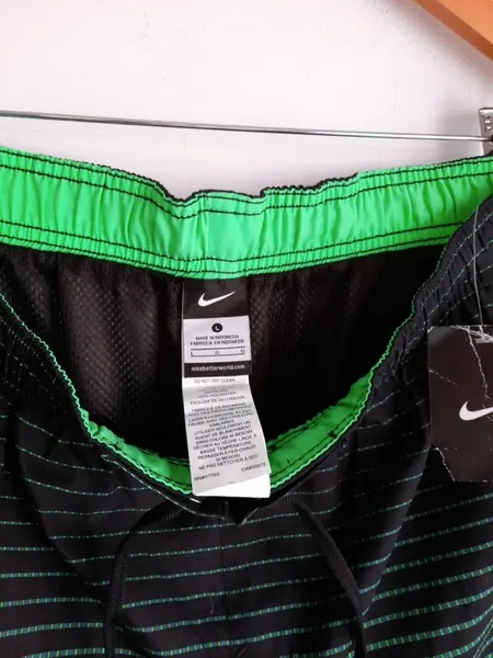 bermuda masculina listras preto e verde nike