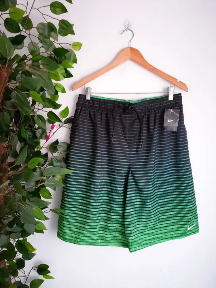 bermuda masculina listras preto e verde nike