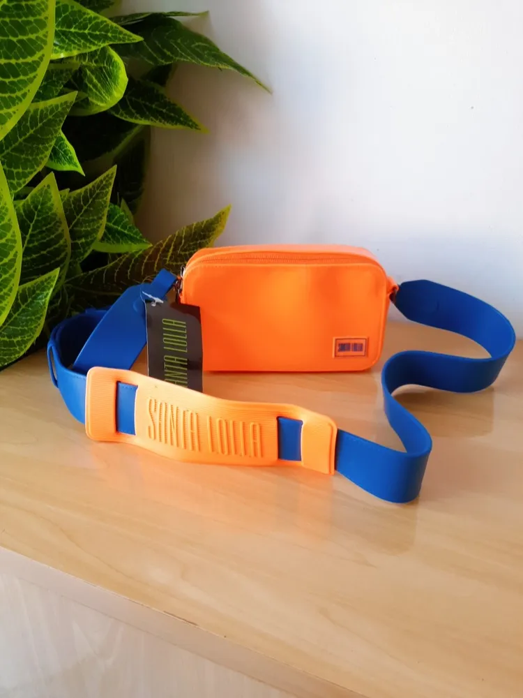 bolsa santorini emborrachada santa lolla laranja com azul