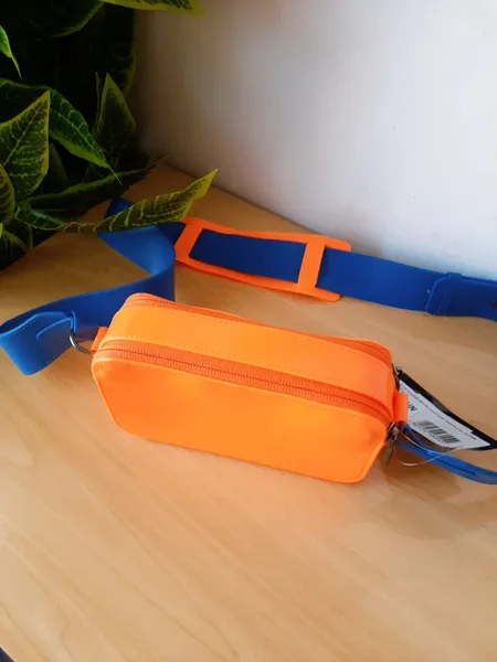 bolsa santorini emborrachada santa lolla laranja com azul