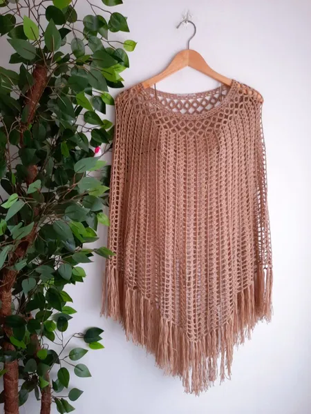 poncho de tricô alongado bege