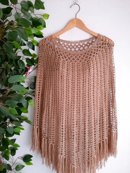 poncho de tricô alongado bege