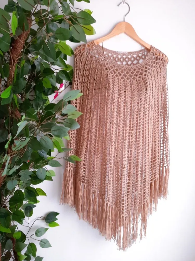 poncho de tricô alongado bege