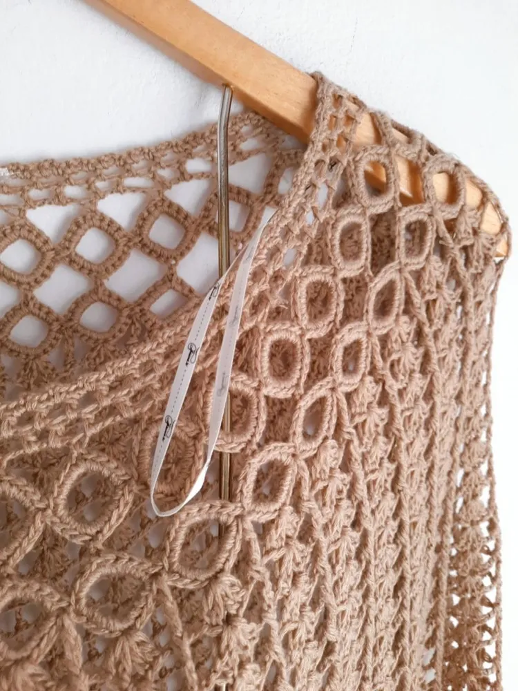 poncho de tricô alongado bege