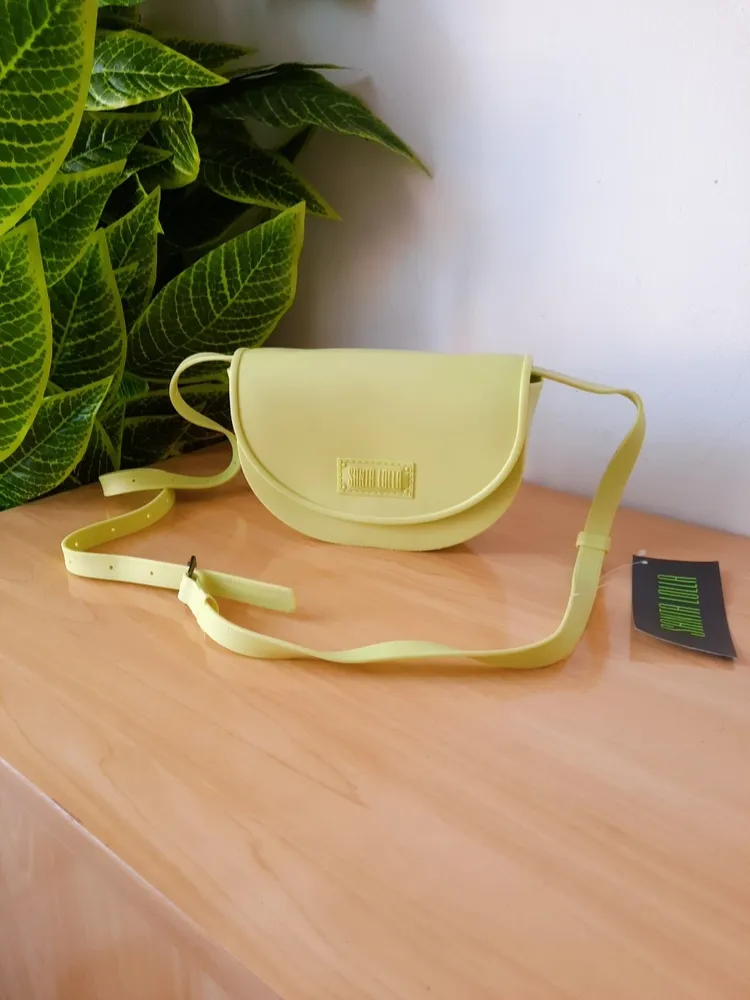 bolsa tiracolo e pochete verde limão santa lolla