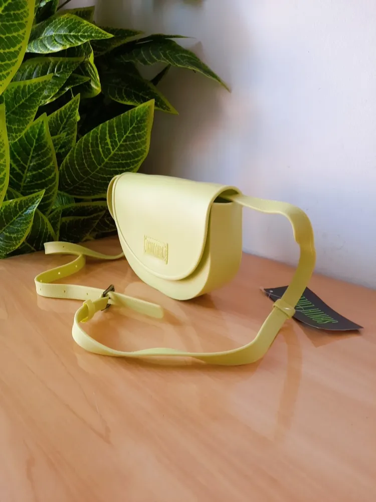 bolsa tiracolo e pochete verde limão santa lolla