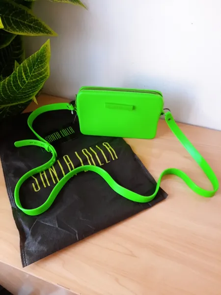 bolsa transversal verde neon santa lolla
