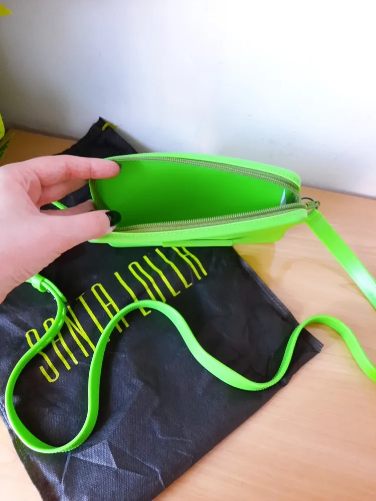 bolsa transversal verde neon santa lolla