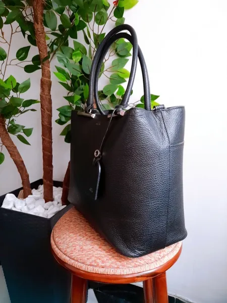 bolsa tote arezzo preta grande