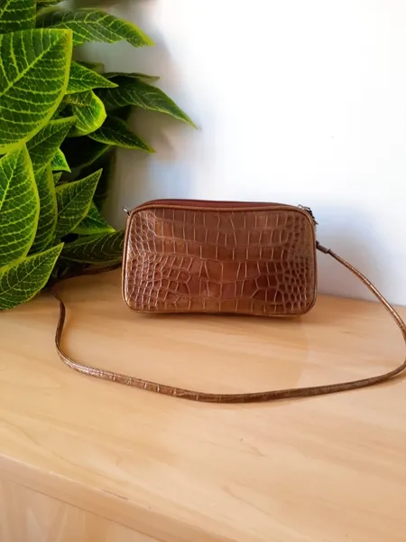 bolsa tiracolo croco marrom