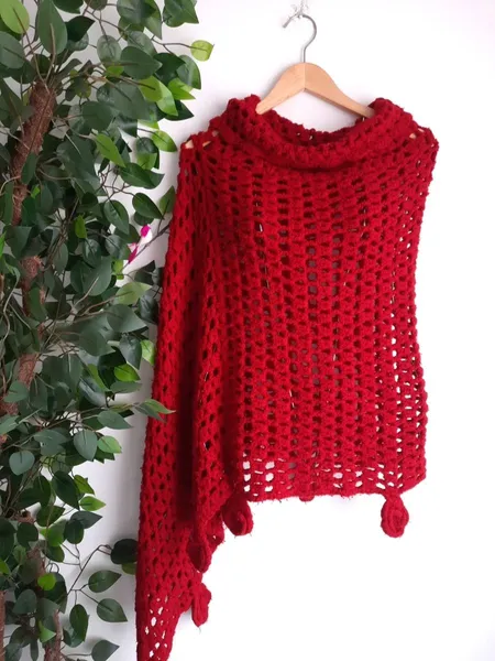 poncho de lã assimétrico vermelho