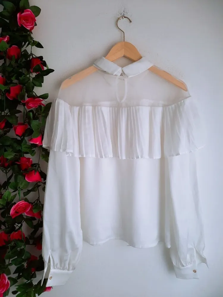 camisa plissada branca ave rara