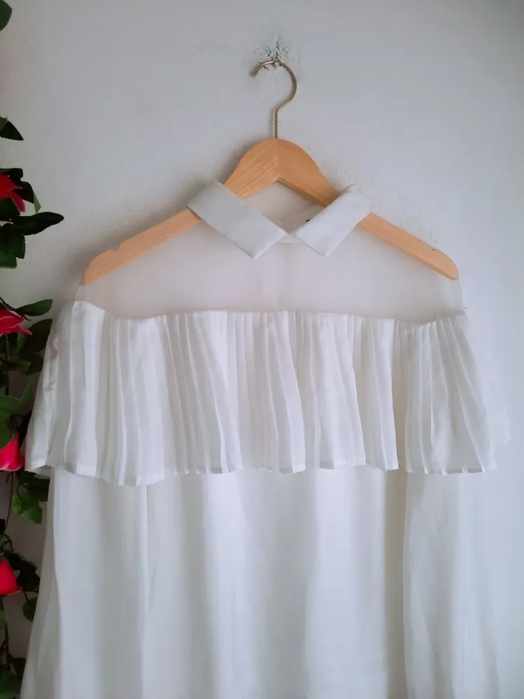 camisa plissada branca ave rara