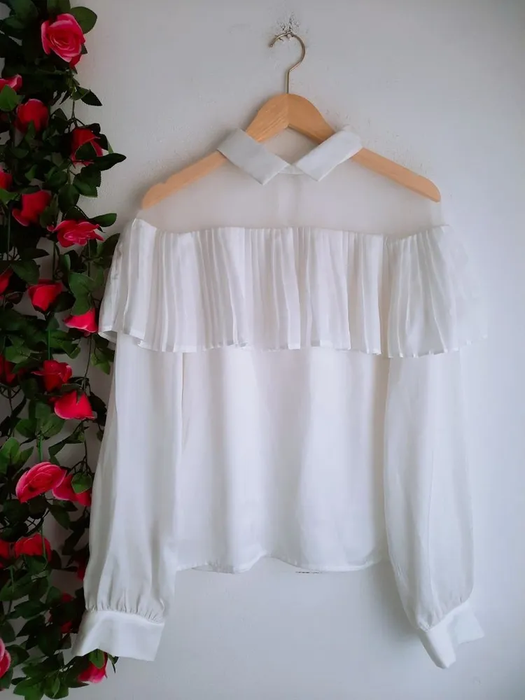 camisa plissada branca ave rara