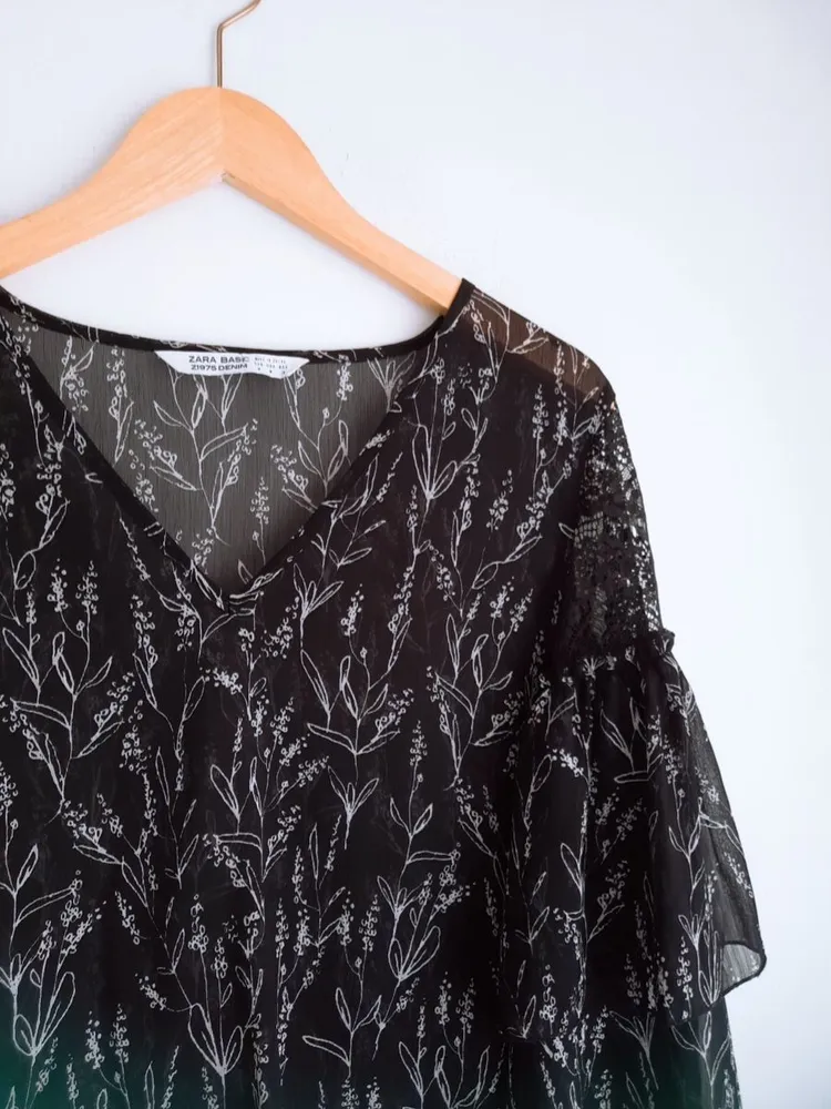 blusa floral preta da zara