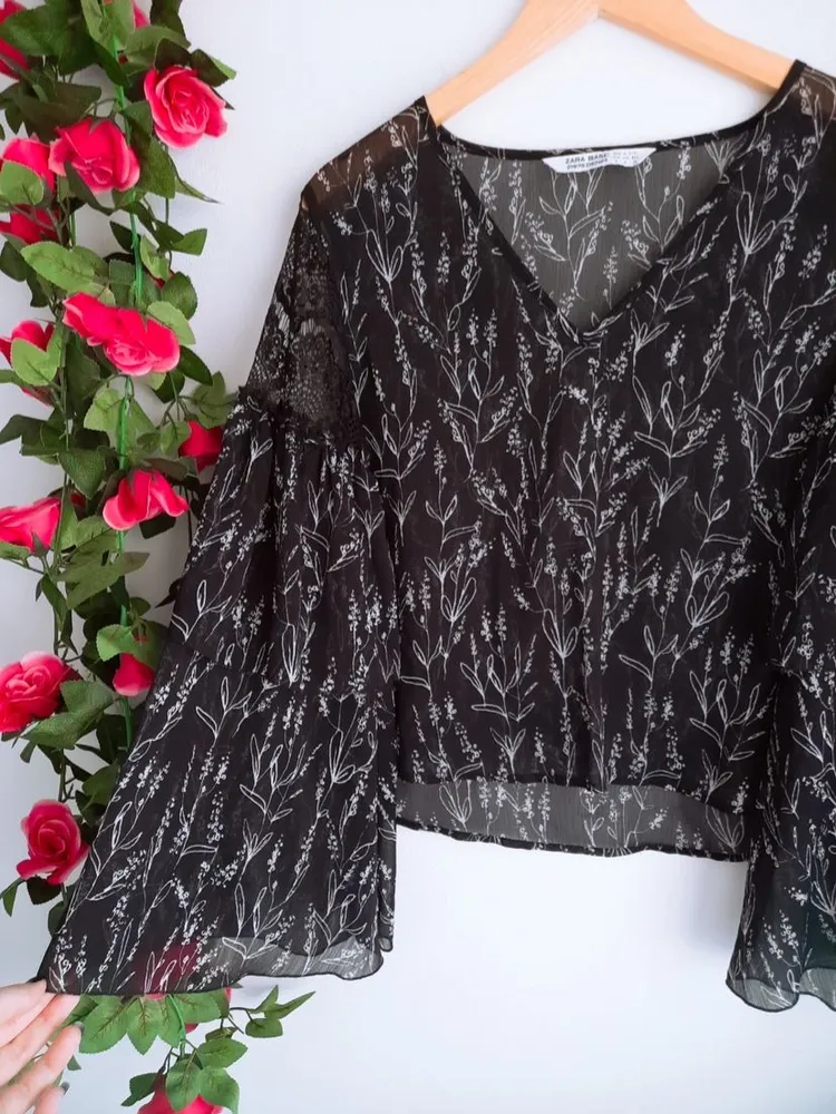 blusa floral preta da zara