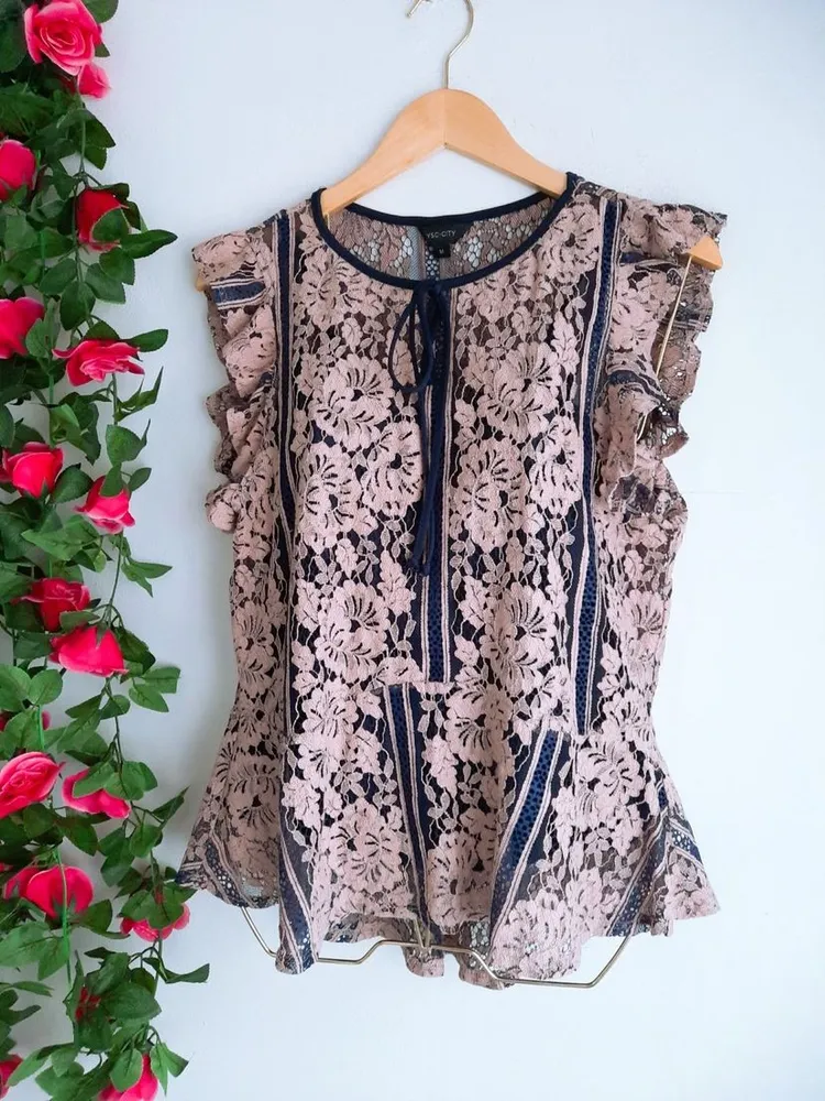 blusa bordada peplum azul com rosa yessica