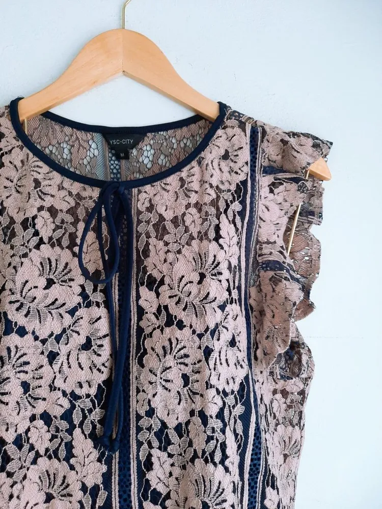 blusa bordada peplum azul com rosa yessica